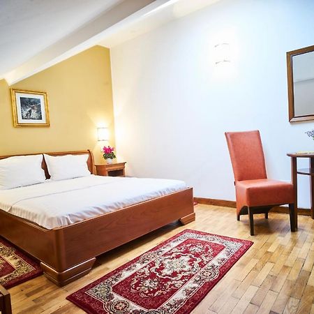 Cozy Attic Room VI Букурещ Екстериор снимка