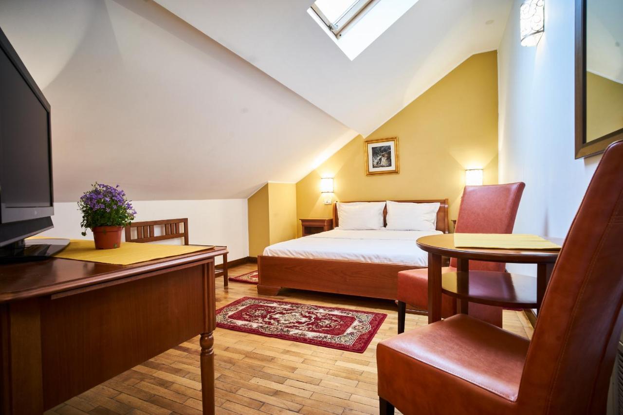 Cozy Attic Room VI Букурещ Екстериор снимка