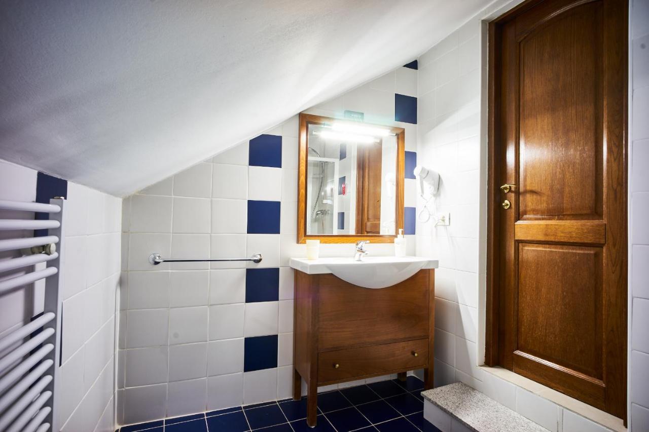 Cozy Attic Room VI Букурещ Екстериор снимка